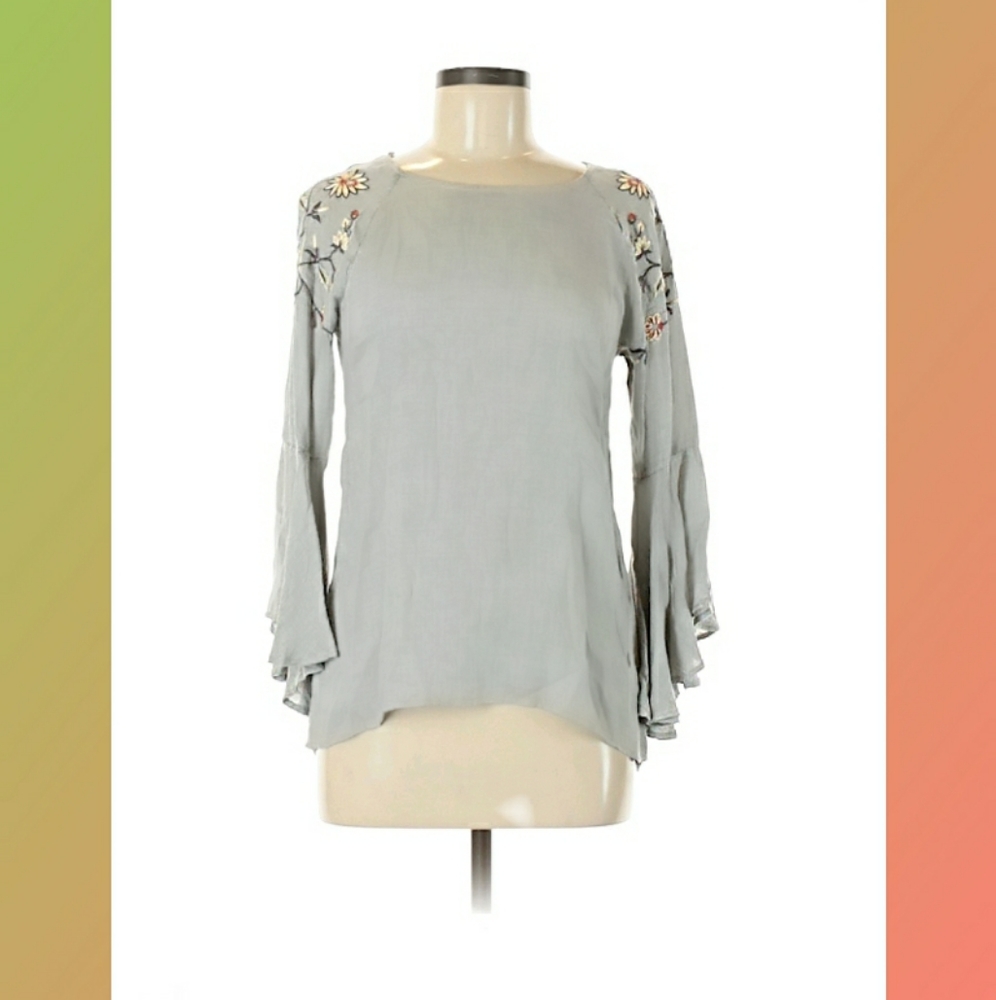 LC Lauren Conrad Gray Long Sleeve Floral Shirt